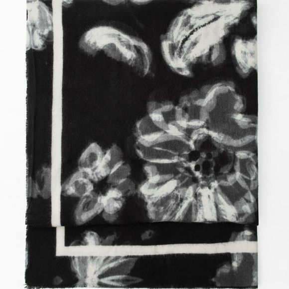 ZARA Women's Floral Printed Scarf(Black, Size:M) - Picture 5 of 6